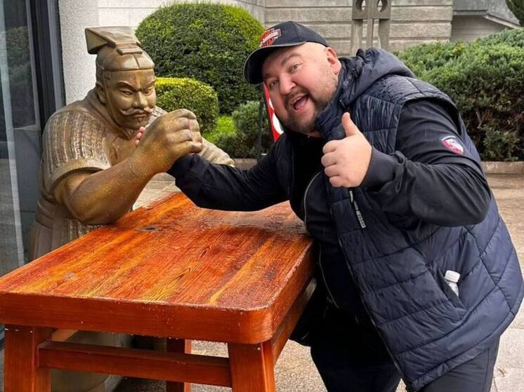 Пермь и российское юмористическое сообщество погрузились в траур: на 46-м году жизни скоропостижно скончался известный шоумен, актер сериала «Реальные пацаны» и организатор стендап-движения Дмитрий Красильников