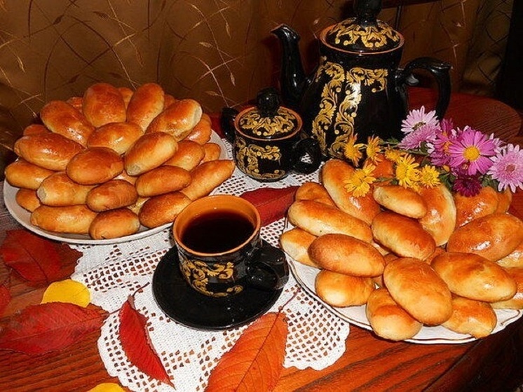 Завтра хозяйкам Калмыкии надо испечь пирог и раздать его