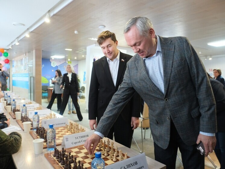 В Новосибирске открылся шахматный клуб Сергея Карякина