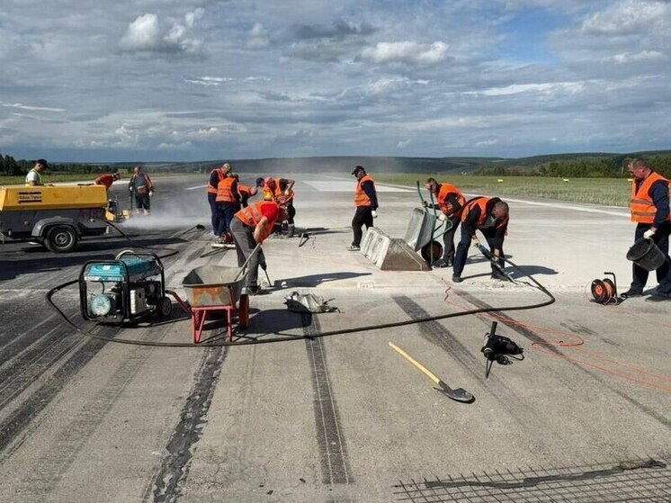 В воздушной гавани Новокузнецка завершились работы по обновлению полосы для взлёта и посадки самолётов