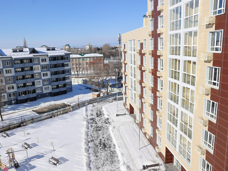 Ключи от новой жизни: в Арсеньеве заселили дом для учителей, врачей и инженеров