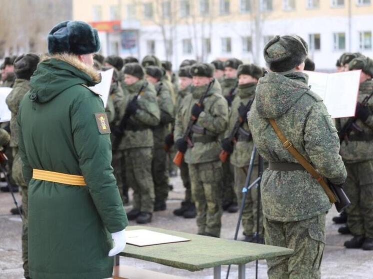  Почти 700 курсантов ВВО приняли военную присягу в Забайкалье