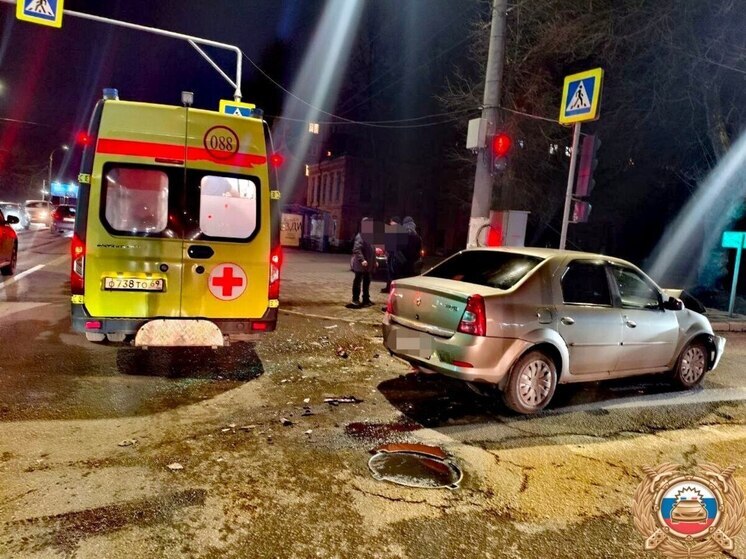 Женщина попала в больницу после столкновения легковушек в Твери