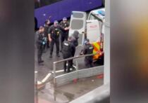 Мужчина арестован после того, как в аэропорту Хитроу (Лондон) на людей распылили "перцовый баллончик"