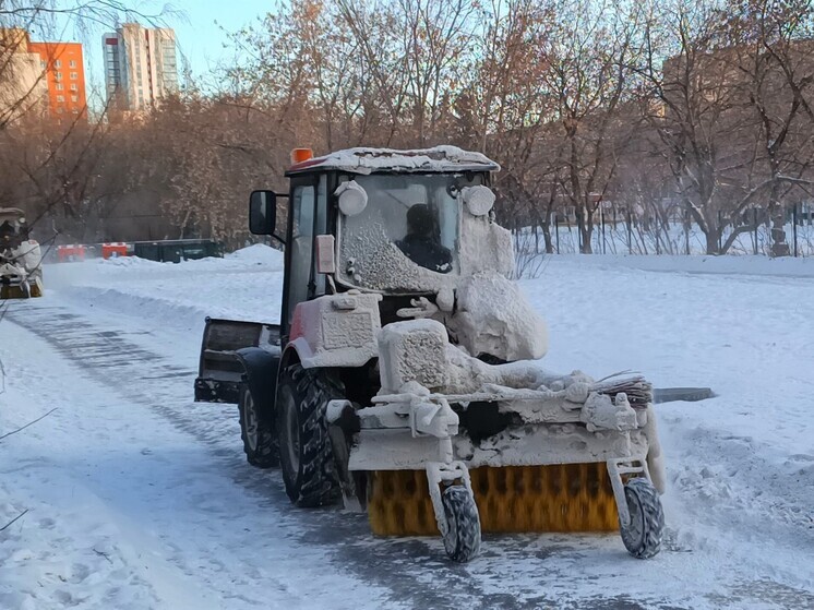 Последствия снегопада в Свердловской области ликвидирует 341 единица техники