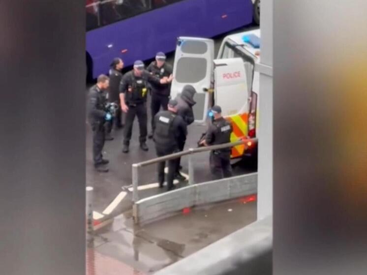 После распыления в аэропорту на людей перцового баллончика арестован подозреваемый