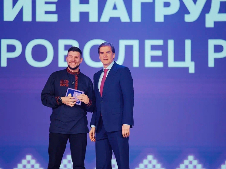 Вологжанин Александр Громов награжден знаком «Доброволец России»