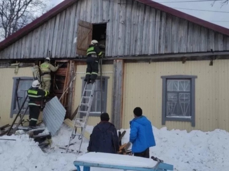 На Сахалине эвакуировали пациентов и персонал во время пожара в психбольнице