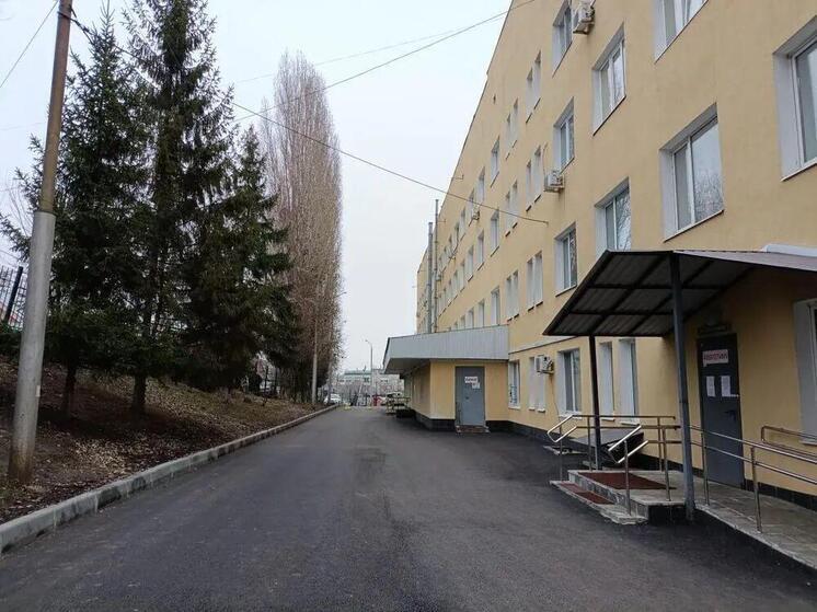 В Саратовской области благоустроили территории 27 больниц