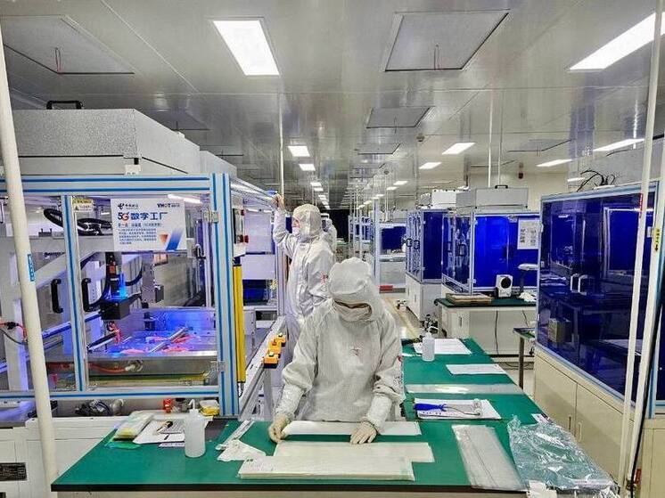 Губернатор Александр Дрозденко ближайшие два дня проведет в Шанхае. Там он встретится с китайскими партнерами, заинтересованными в открытии производств в Ленобласти. Об этом глава региона написал в своем телеграм-канале.