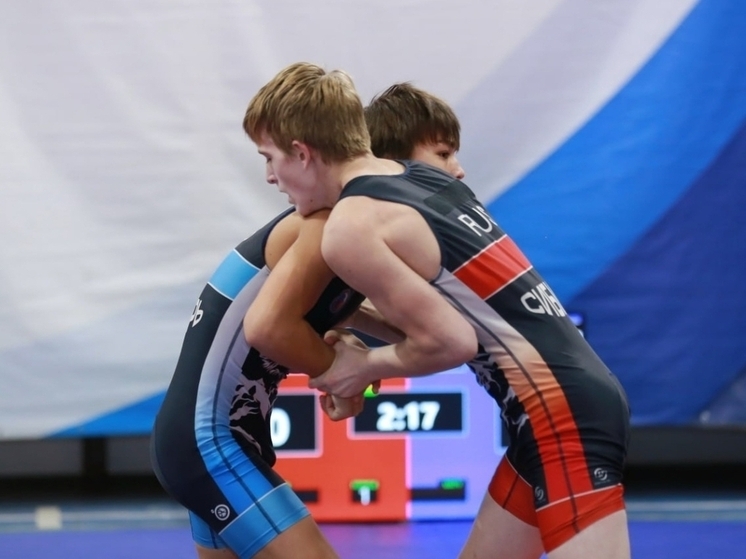 В Хакасии всероссийские соревнования объединили борцов из семи регионов