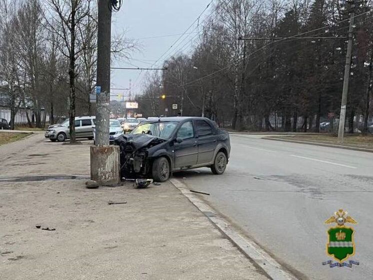 На Грабцевском шоссе в Калуге загорелся Renault Logan