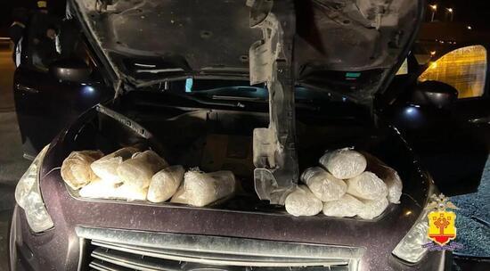 В Чувашии полицейские пресекли перевозку около 40 кг гашиша и мефедрона из Ленобласти в Башкирию