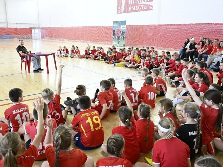 Брянский «Спартак» посетил капитан футбольного клуба «Акрон»