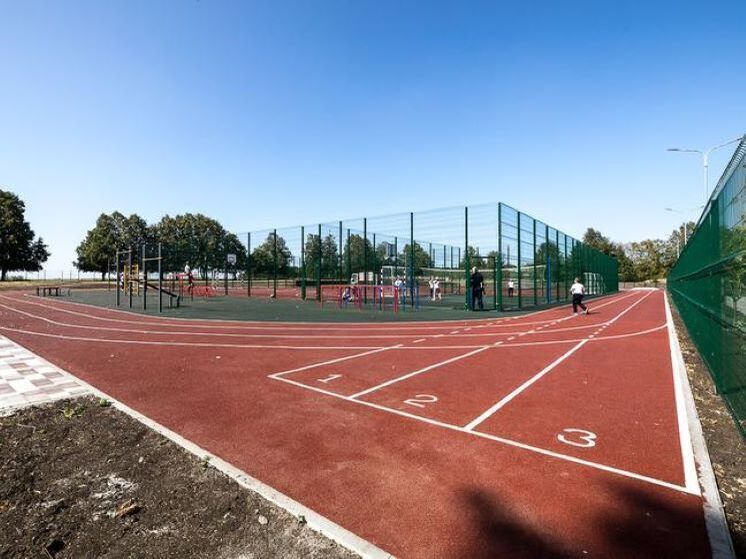 «Дети играют с фонариками»: Гладков раскритиковал отсутствие освещения на спортплощадках Белгорода