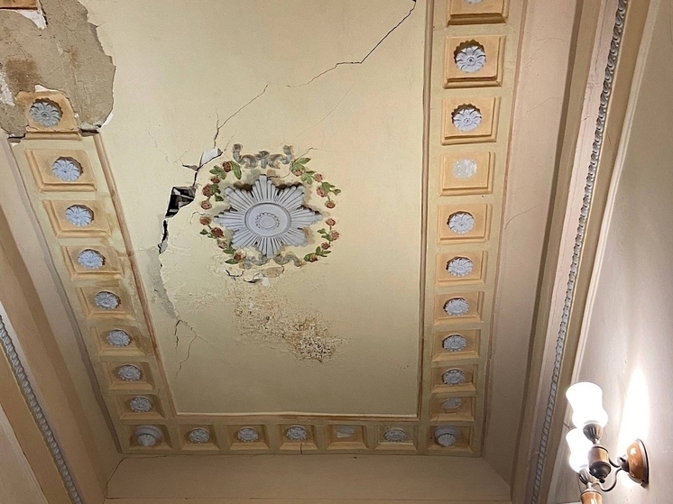 Здание бывшей офицерской резиденции XIX столетия в Новочеркасске нуждается в ремонте