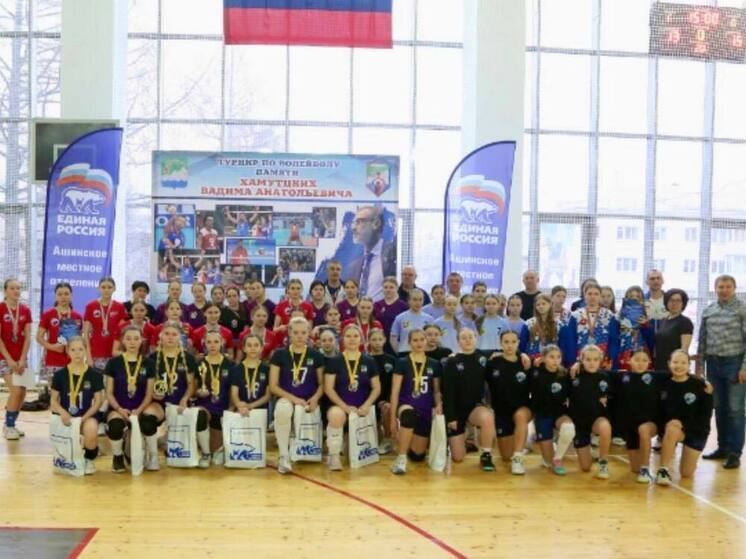 Волейболистки из Губкинского взяли серебро на турнире в Челябинской области