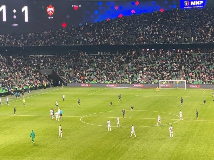 Восемь призеров турнира «Единой России» по дворовому футболу «Уличная лига» и два их тренера из Новотроицкого округа посмотрели вживую главный матч заключительного тура первой половины Сезона 2025/2026