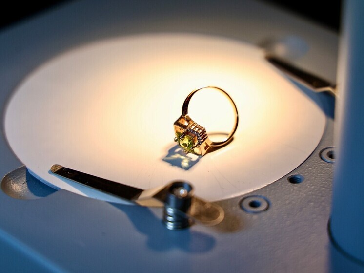 Молодой челябинец украл украшения у матери своей девушки