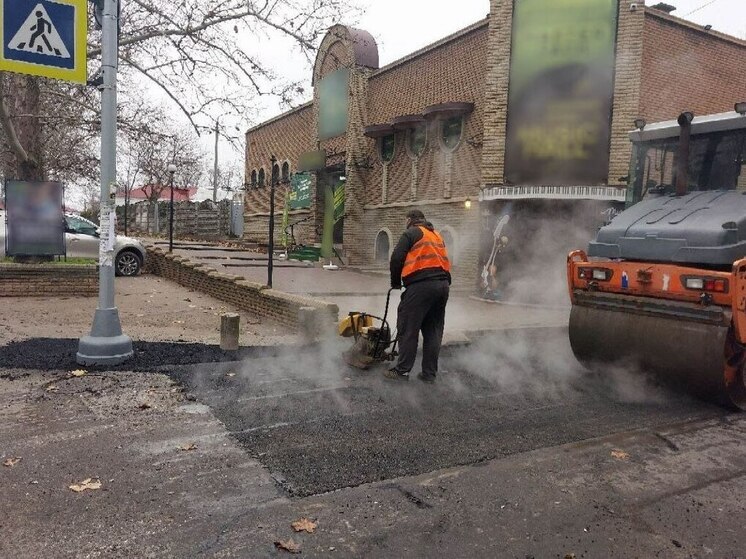 В Мелитополе продолжается ямочный ремонт дорог