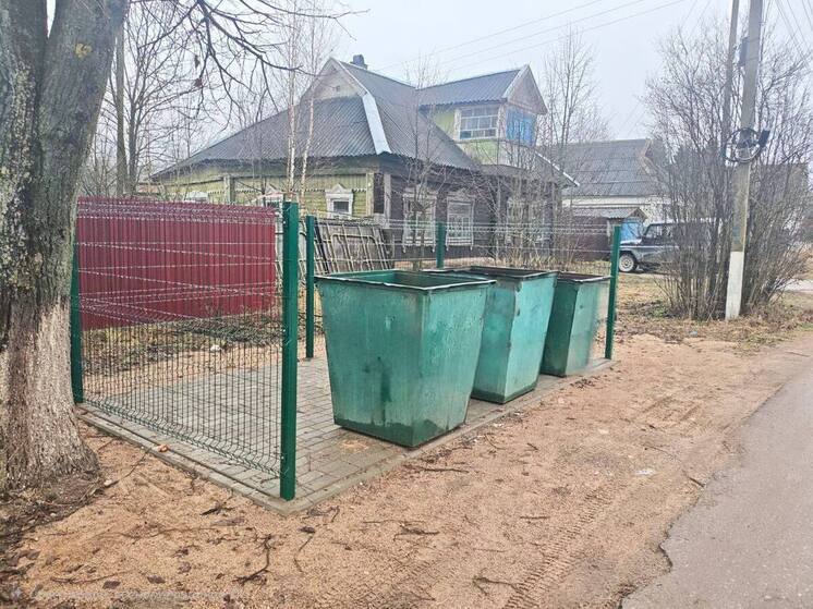 В Юхнове привели в порядок контейнерные площадки