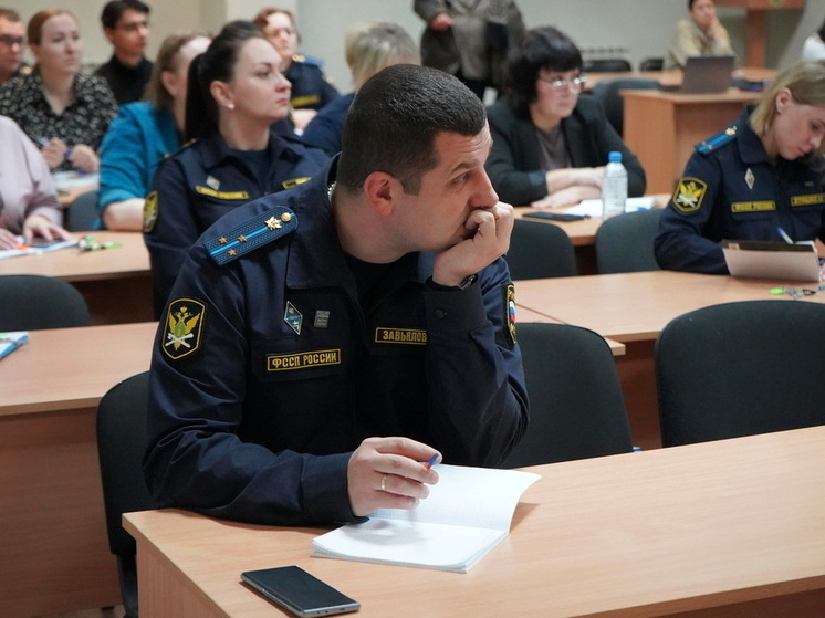Приставам Калининграда напомнили, как выглядит взяточники