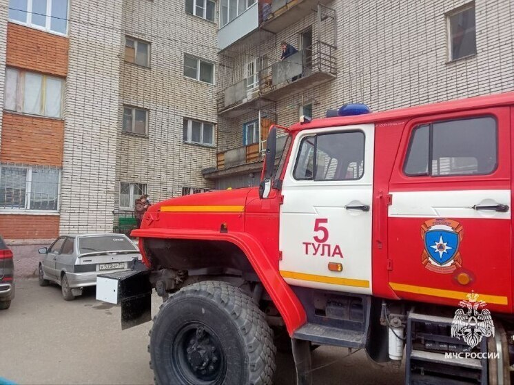 Пожарные спасли 15 человек из горящей квартиры в тульском Мясново