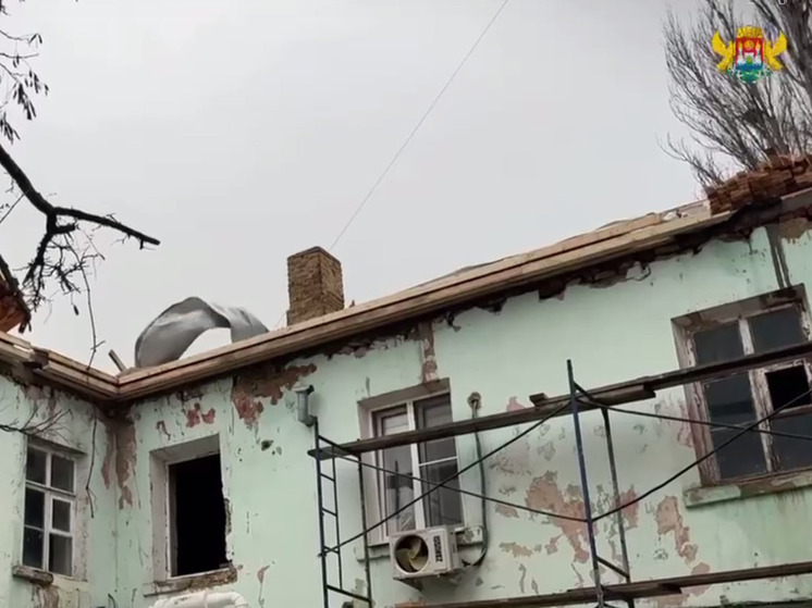 Власти Махачкалы восстановят крышу дома, оставшегося без кровли из-за самостроя