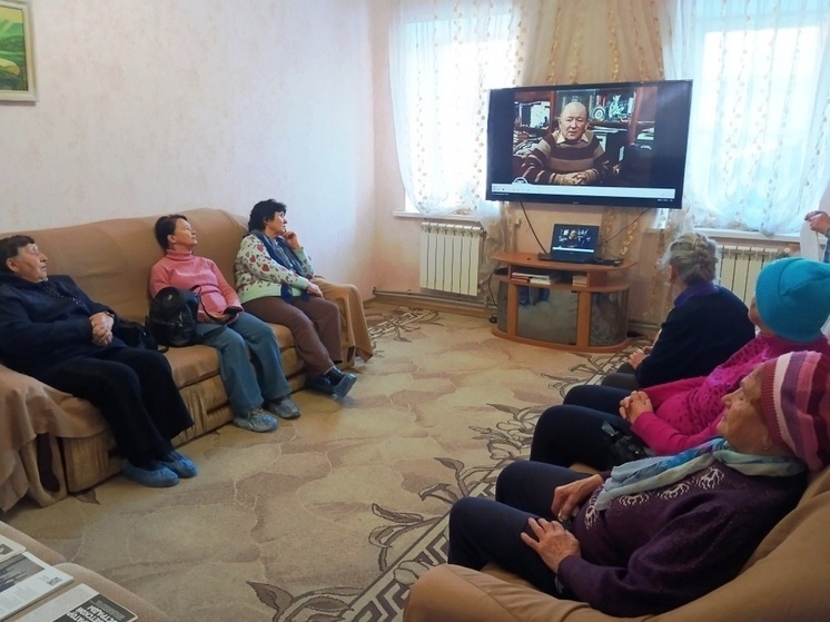  Участниками мероприятия, в название которого вошли строки поэта-юбиляра, стали получатели социальных услуг социально-реабилитационного отделения №5 Центра социального обслуживания граждан пожилого возраста и инвалидов Симферополя.