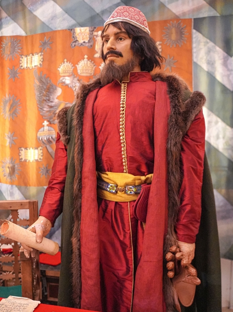 Писаный красавец: воевода заступил на службу в Приказной палате Псковского кремля