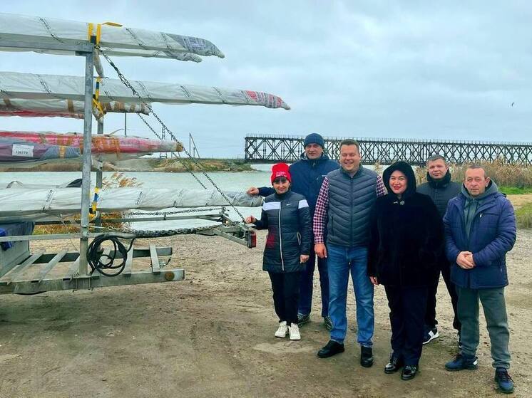 Херсонская спортивная школа №2 получила фирменные гоночные лодки