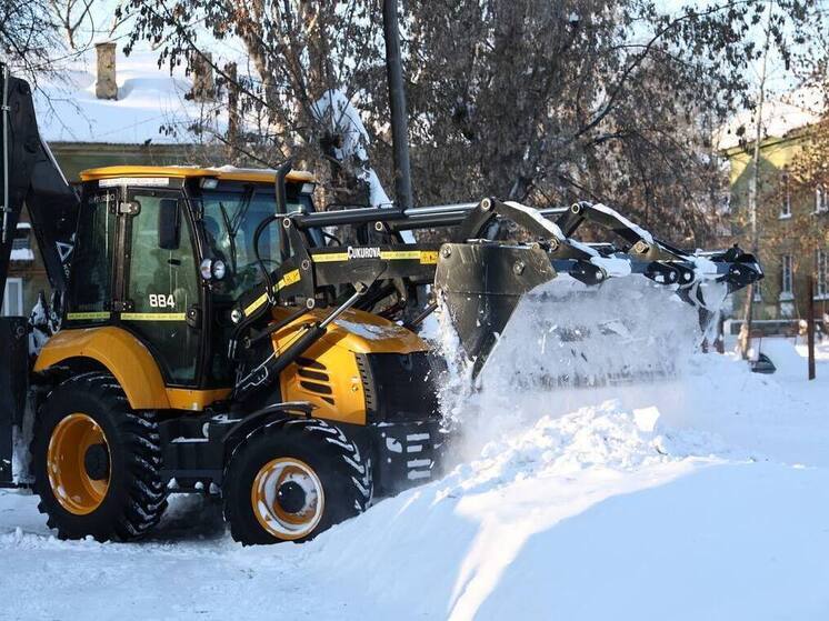 50 единиц техники убирают Магнитогорск от выпавшего снега