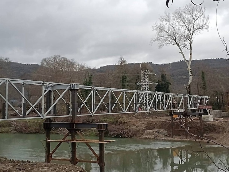 В селе Лермонтово открыли пешеходный мост через Шапсухо