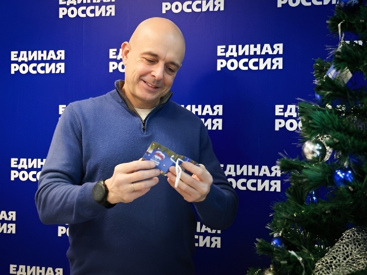 Сергей Сокол отвезет новогодние подарки детям из Абазы и Бейского района
