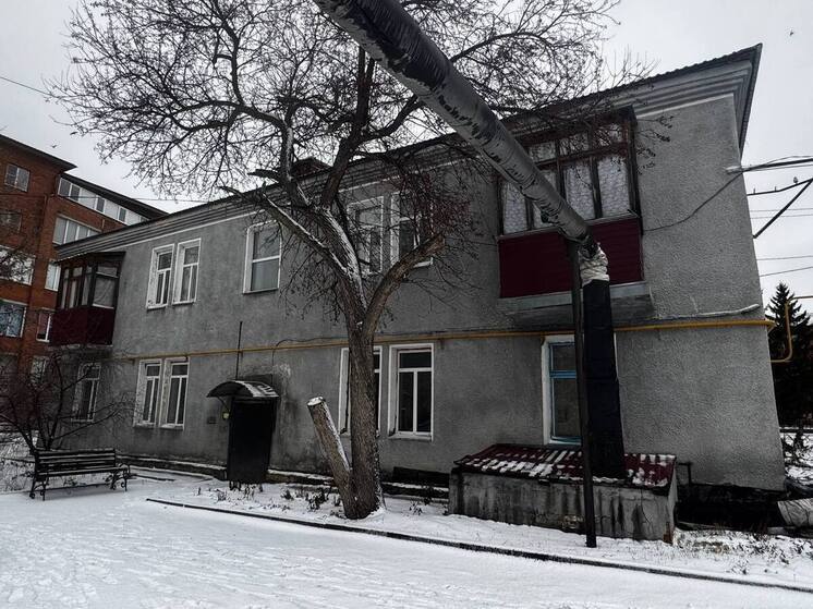 Прокуратура требует отремонтировать два дома в Омской области