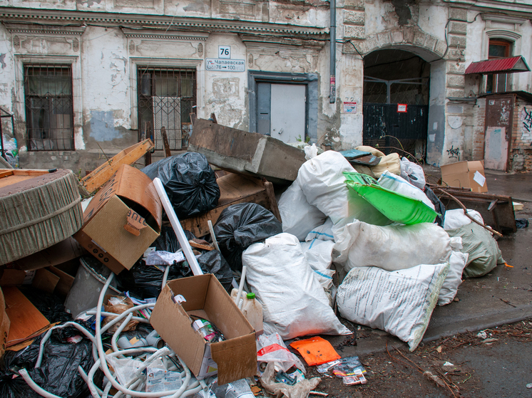 В Азове снова засыпали мусором кладбище, несмотря на поручения губернатора