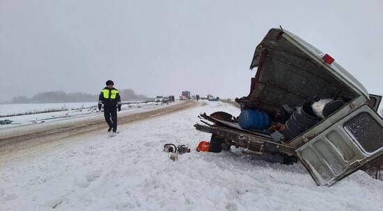 В Свердловской области УАЗ столкнулся с грузовиком, один человек погиб