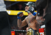 Джошуа Ван стал новым чемпионом UFC в наилегчайшем весе. 