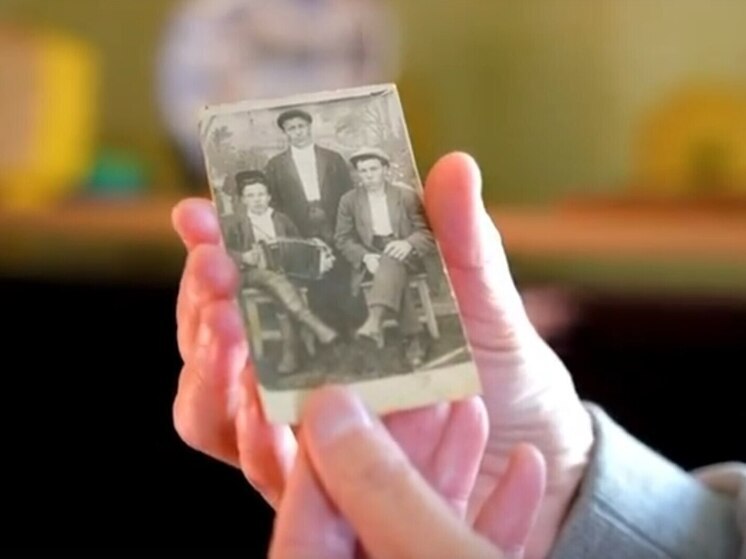 Благодаря найденному медальону поисковые отряды сумели установить родственные связи красноармейца, павшего в Карелии