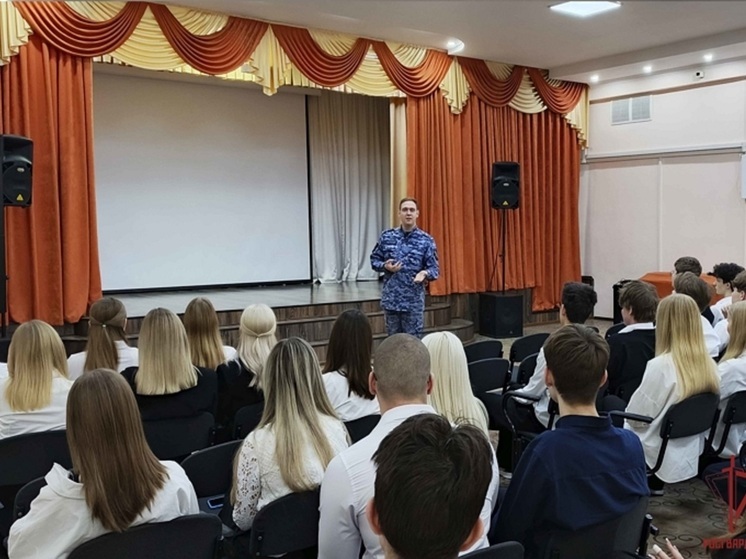 В Туле росгвардейцы провели для школьников урок Мужества