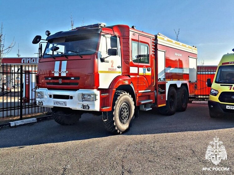 Пожарные Грозного спасли 13 жильцов горящей девятиэтажки