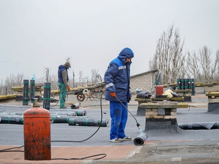В Мелитополе оперативно отремонтировали кровлю дома в Мирном после обращения жителя