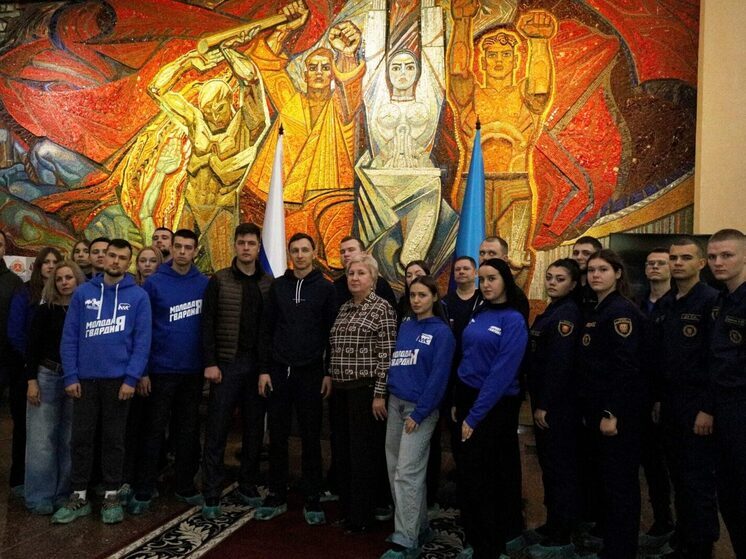 Молодогвардейцы посетили знаковые места в ходе дружественного визита в ЛНР