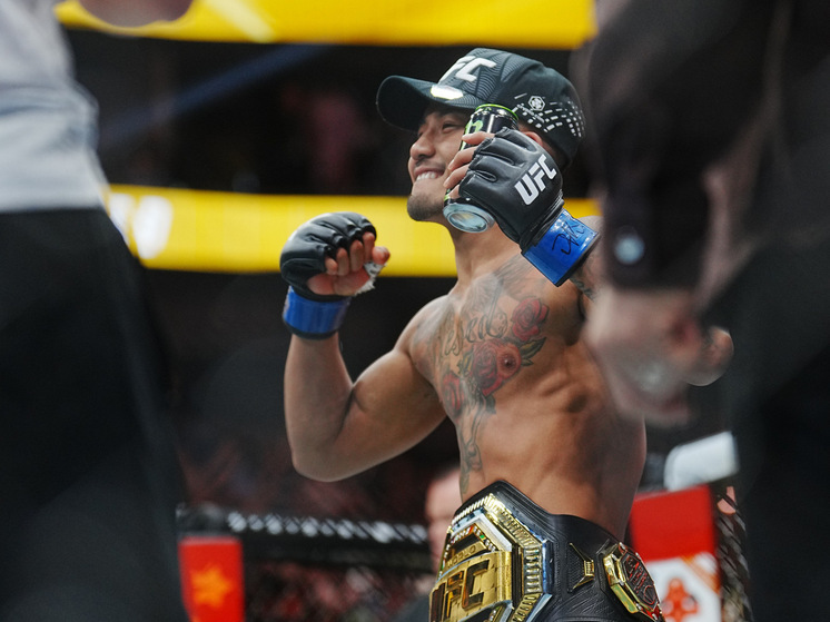 Джошуа Ван стал новым чемпионом UFC в наилегчайшем весе. 