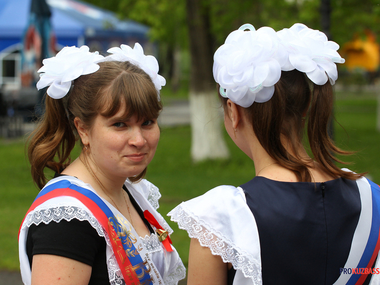 Губернатор назвал точные даты, когда в Кузбассе прозвенит последний звонок
