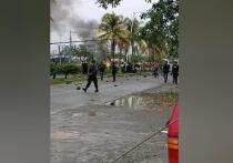 В результате взрыва у местного полицейского участка в западном мексиканском штате Мичоакан в субботу погибли по меньшей мере три человека, ещё шестеро получили ранения, сообщили представители местных и федеральных служб безопасности