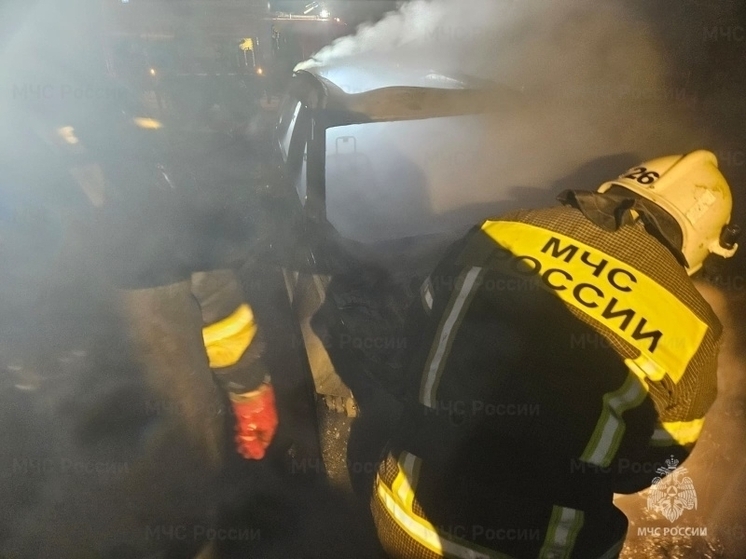 В Орле на улице Бурова горел автомобиль