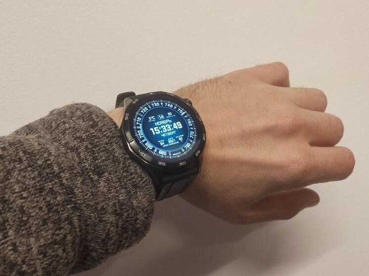 В Кандалакше мужчина подменил дорогие часы в маркетплейсе