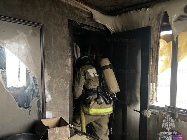 В Орловской области тушили пожар в доме мансардного типа