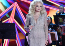 Лариса Долина заявила, что намерена в полном объеме вернуть деньги Полине Лурье, которые она получила от нее за квартиру